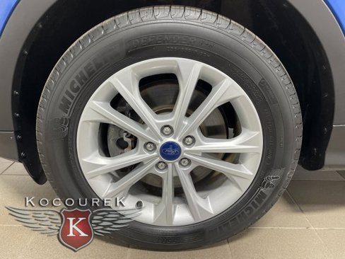 Used 2017 Ford Escape SE w/ SE Cold Weather Package image 7