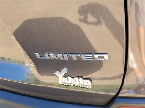 Used 2022 Jeep Cherokee Limited image 5