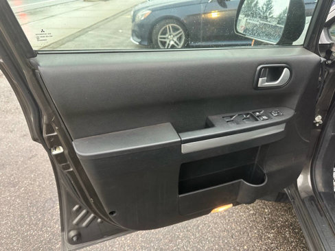 Used 2011 Mitsubishi Endeavor LS image 31