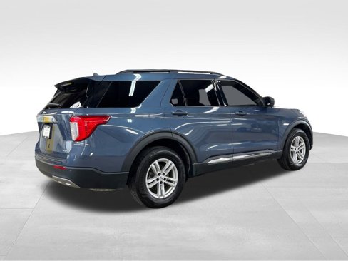 Used 2021 Ford Explorer XLT w/ Equipment Group 202A image 4