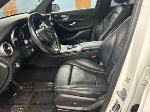 Used 2018 Mercedes-Benz GLC 300 4MATIC image 9