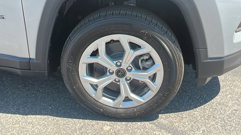 New 2025 Jeep Compass Latitude image 9