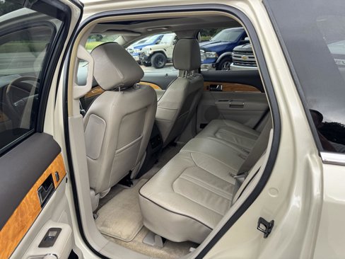Used 2015 Lincoln MKX AWD w/ Equipment Group 102A image 8