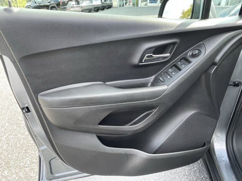 Used 2020 Chevrolet Trax LS image 18