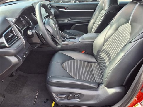 Used 2021 Toyota Camry SE image 5