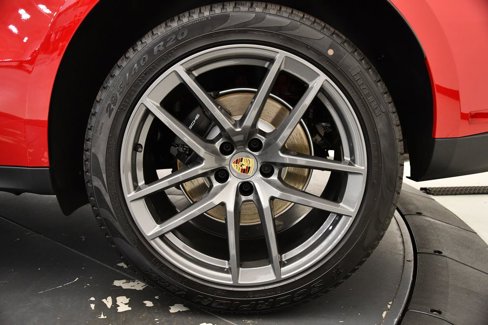 Certified 2025 Porsche Macan Turbo image 17