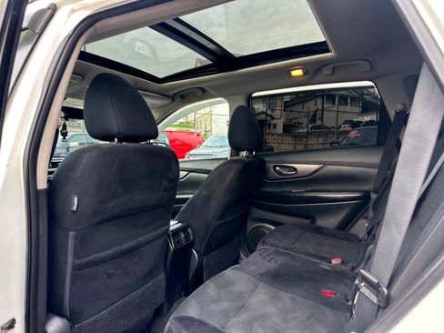 Used 2015 Nissan Rogue SV w/ SV Moonroof Package image 21