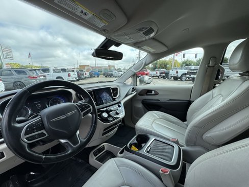 Used 2017 Chrysler Pacifica Touring-L Plus image 25