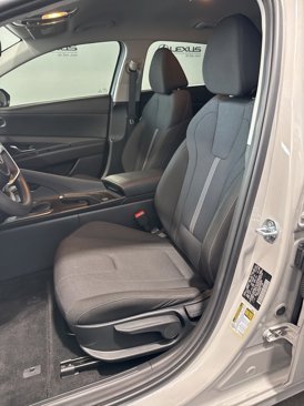 Used 2025 Hyundai Elantra SE image 31