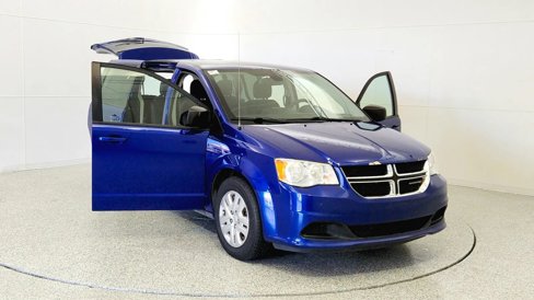 Used 2018 Dodge Grand Caravan SE w/ UConnect Hands-Free Group image 9