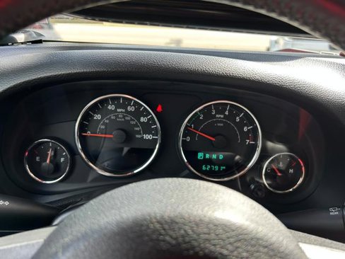Used 2016 Jeep Wrangler Unlimited Rubicon w/ Connectivity Group image 17