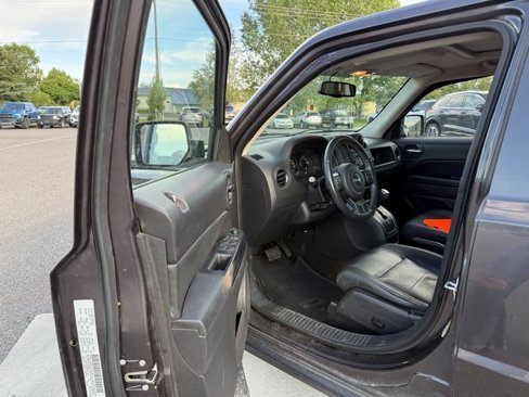 Used 2015 Jeep Patriot High Altitude image 2