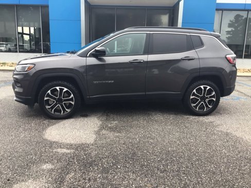 Used 2024 Jeep Compass Limited image 3