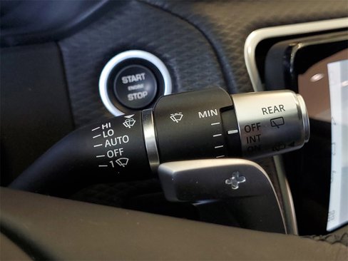 Used 2022 Land Rover Range Rover Velar R-Dynamic S image 15
