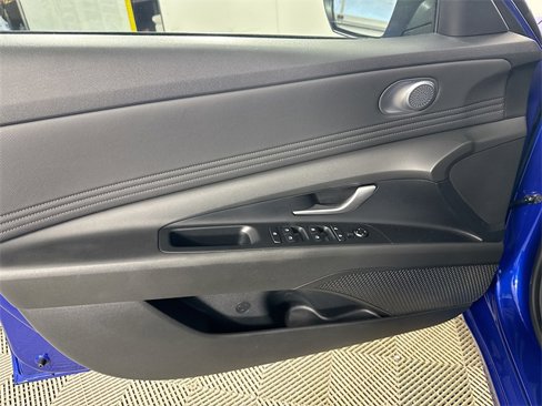 Used 2023 Hyundai Elantra SEL w/ Convenience Package image 28