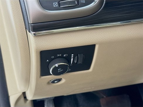 Used 2021 Jeep Grand Cherokee Limited image 10