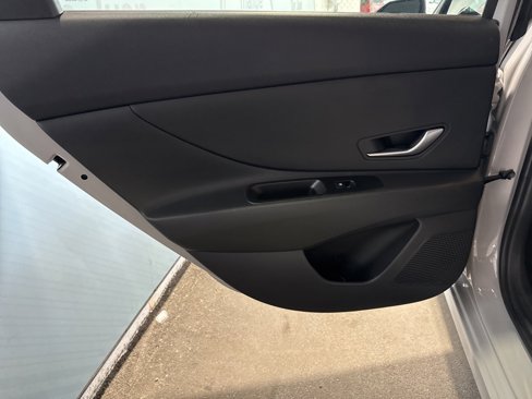 Used 2025 Hyundai Elantra SE image 22