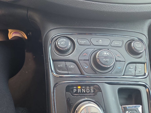 Used 2015 Chrysler 200 S w/ Navigation & Sound Group I image 9