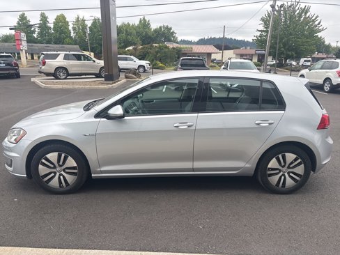 Used 2016 Volkswagen e-Golf SE image 2