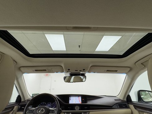 Used 2018 Lexus ES 350 w/ Navigation System Package image 32