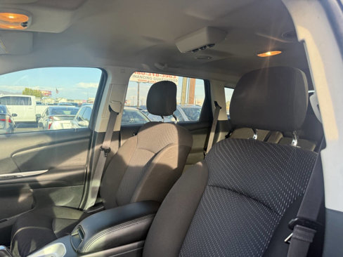 Used 2019 Dodge Journey SE image 18