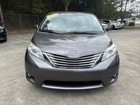 Used 2014 Toyota Sienna XLE image 2