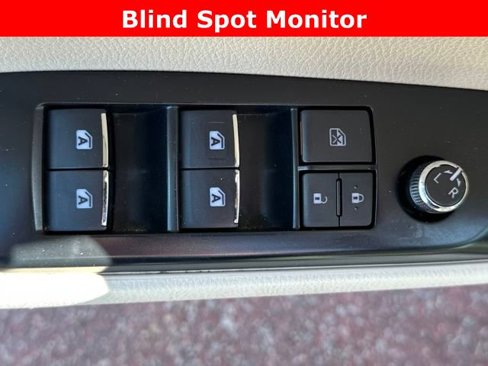 Used 2020 Toyota Camry XLE image 12