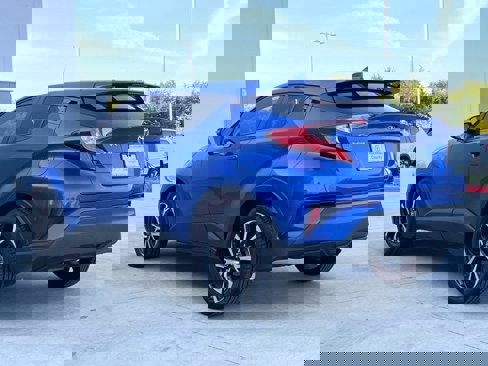 Used 2021 Toyota C-HR XLE image 5
