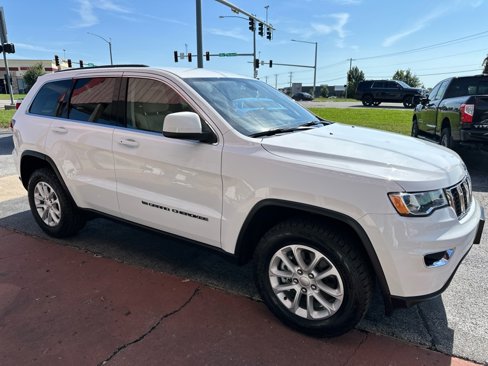 Used 2022 Jeep Grand Cherokee Laredo E w/ Security & Convenience Group image 3