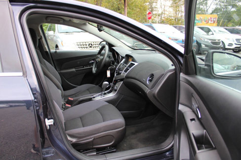 Used 2015 Chevrolet Cruze LT w/ Technology Package image 28