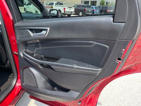 Used 2019 Ford Edge Titanium image 13