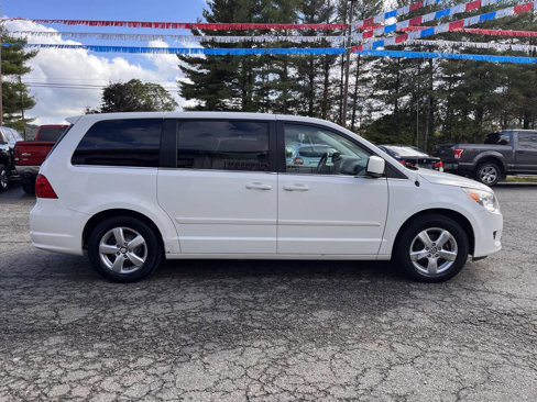 Used 2010 Volkswagen Routan SE image 4