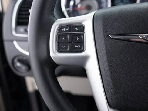 Used 2016 Chrysler Town & Country Touring image 39