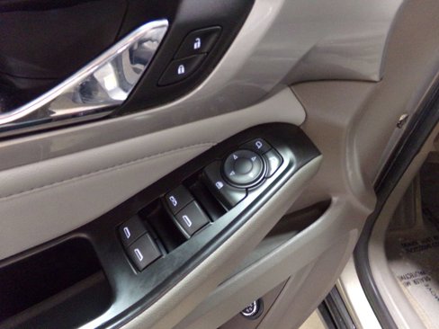 Used 2018 Chevrolet Traverse LT image 17
