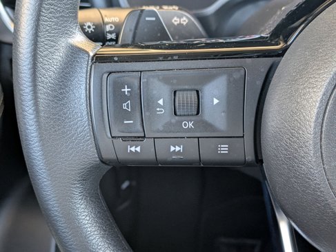 Used 2021 Nissan Rogue SV image 24