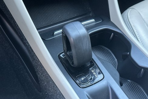Certified 2022 Volvo XC40 T5 Momentum image 21