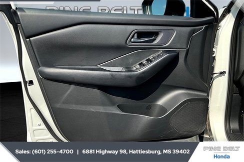 Used 2024 Nissan Rogue S image 17