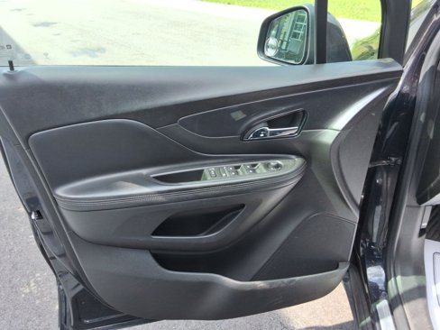 Used 2021 Buick Encore Preferred image 17