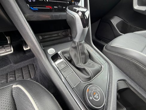 Certified 2022 Volkswagen Tiguan SEL R-Line image 22