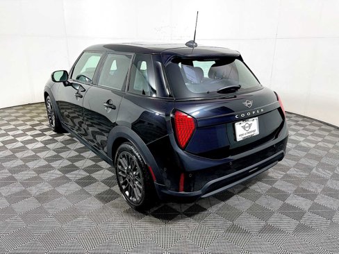 Used 2025 MINI Cooper 4-Door Hardtop image 5