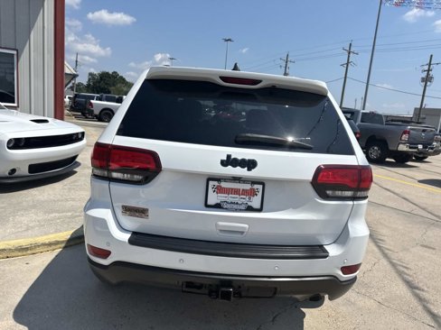 Used 2019 Jeep Grand Cherokee Laredo image 6