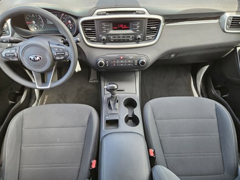 Used 2017 Kia Sorento L image 16