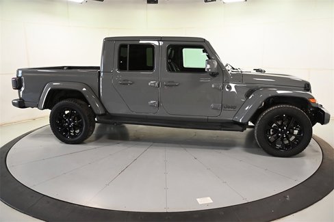 Used 2023 Jeep Gladiator Overland image 2