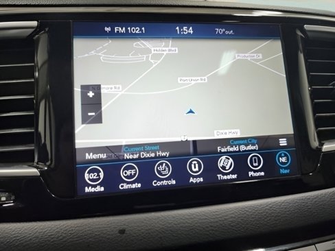 Used 2018 Chrysler Pacifica Touring-L Plus w/ Tire & Wheel Group image 3