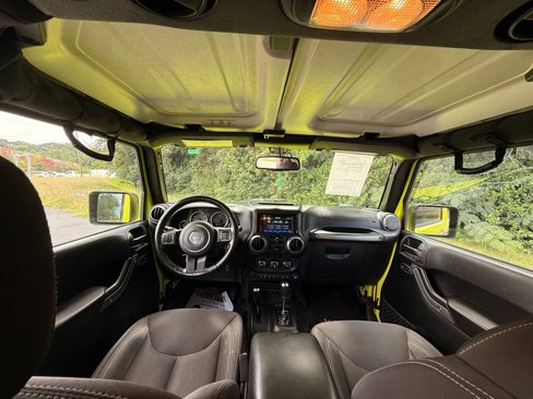 Used 2016 Jeep Wrangler Unlimited Sahara w/ Connectivity Group image 15