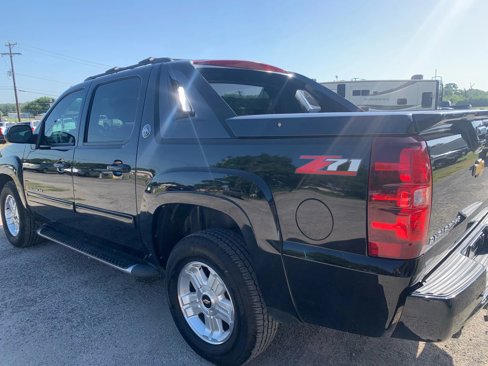 Used 2013 Chevrolet Avalanche LT image 6