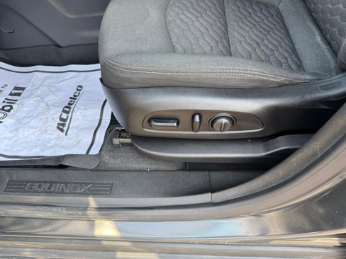 Used 2020 Chevrolet Equinox LT image 12