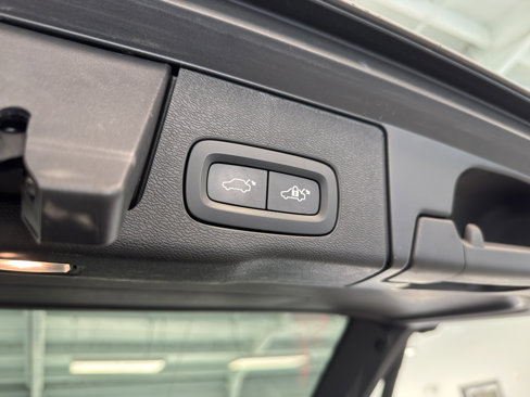 Used 2023 Volvo XC60 B5 Plus image 42
