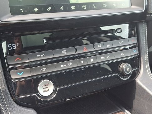 Used 2018 Jaguar F-PACE R-Sport image 17