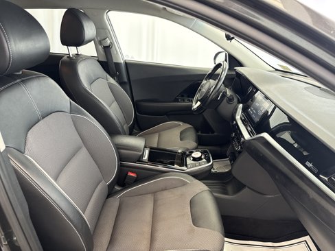Used 2022 Kia Niro EX w/ Cold Weather Package image 12